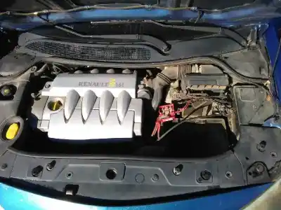 Veículo de Sucata renault megane ii berlina 3p confort authentique do ano 2004 alimentado k4m t7