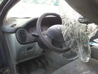 Scrapping Vehicle renault scenic rx4 (ja0) 1.9 dci salomon of the year 2000 powered f9q