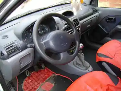 Здавання транспортного засобу renault clio ii fase ii (b/cb0) 1.9 dti diesel 80 cv / 59 kw року 2000 потужний f9q780