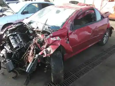 Veicolo di demolizione peugeot 206 cc cc dell'anno 2003 alimentato rfn