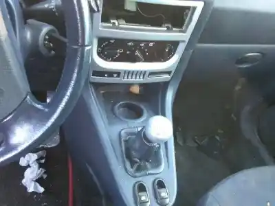 Veículo de Sucata peugeot 1007 1.4 hdi do ano 2006 alimentado 8hz