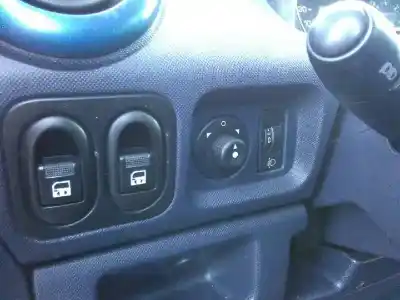 Veículo de Sucata peugeot 1007 1.4 hdi do ano 2006 alimentado 8hz