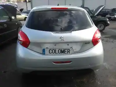 Veicolo di demolizione peugeot 208 style dell'anno 2015 alimentato hm01