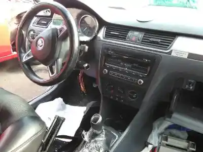 Veículo de Sucata skoda rapid ambition do ano 2014 alimentado cayc