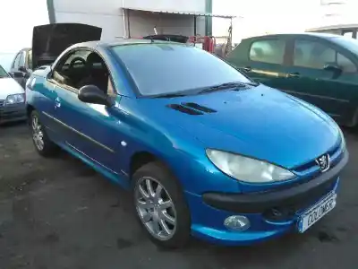 Veicolo di demolizione PEUGEOT 206 CC 2.0 16V CAT dell'anno 2003 alimentato RFN