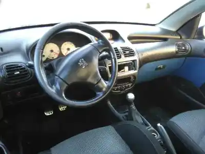 Veículo de Sucata peugeot 206 cc 2.0 16v cat do ano 2003 alimentado rfn