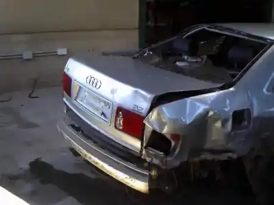 Здавання транспортного засобу audi a8 (d2) 3.7 v8 40v року 1998 потужний sin codigo
