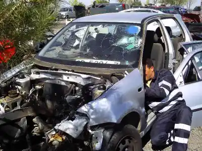 Veicolo di demolizione volkswagen polo berlina (6n2) 1.4 dell'anno 0 alimentato aud