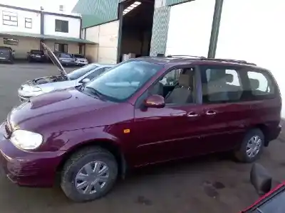 Véhicule à la ferraille kia carnival cat de l'année 2001 alimenté j3