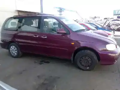 Véhicule à la ferraille kia carnival cat de l'année 2001 alimenté j3