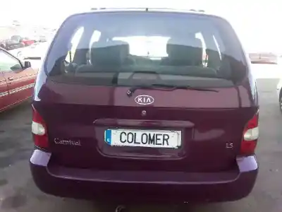 Véhicule à la ferraille kia carnival cat de l'année 2001 alimenté j3