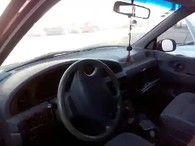 Véhicule à la ferraille kia carnival cat de l'année 2001 alimenté j3