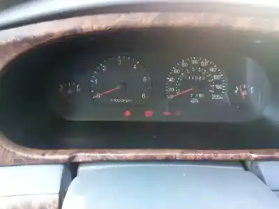 Véhicule à la ferraille kia carnival cat de l'année 2001 alimenté j3