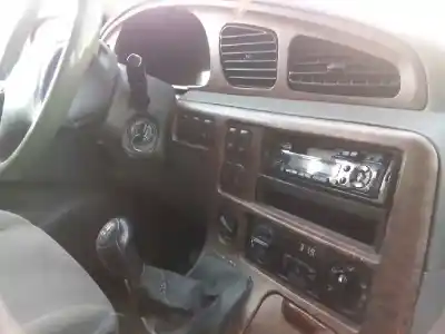 Véhicule à la ferraille kia carnival cat de l'année 2001 alimenté j3