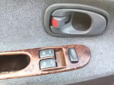 Véhicule à la ferraille kia carnival cat de l'année 2001 alimenté j3