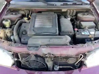 Véhicule à la ferraille kia carnival cat de l'année 2001 alimenté j3