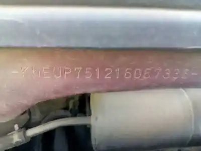 Véhicule à la ferraille kia carnival cat de l'année 2001 alimenté j3