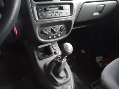 Véhicule à la ferraille renault clio ii fase i (b/cbo) 1.4 alize 75 cv / 55 kw de l'année 2000 alimenté e7j c6 (55kw)