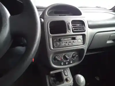 Véhicule à la ferraille renault clio ii fase i (b/cbo) 1.4 alize 75 cv / 55 kw de l'année 2000 alimenté e7j c6 (55kw)