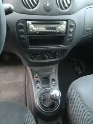 Veicolo di demolizione citroen c3 1.4 16v dell'anno 2004 alimentato hfx