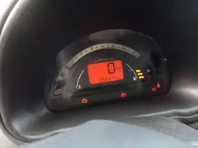 Veicolo di demolizione citroen c3 1.4 16v dell'anno 2004 alimentato hfx