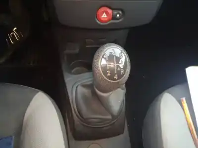 Veicolo di demolizione renault clio iii authentique dell'anno 2011 alimentato k9k