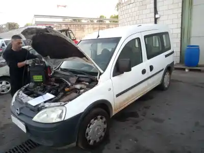 Veicolo di demolizione opel combo tour cosmo dell'anno 2010 alimentato z13dtj