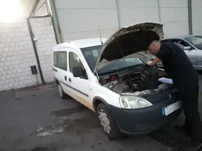 Veicolo di demolizione opel combo tour cosmo dell'anno 2010 alimentato z13dtj