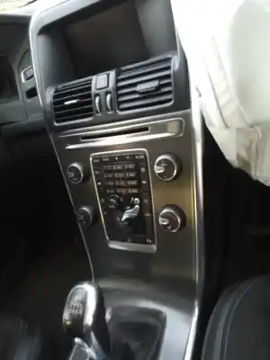 Veicolo di demolizione volvo xc60 r-design momentum dell'anno 2016 alimentato d4204t4