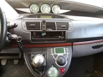 Veículo de Sucata citroen c8 2.2 hdi 16v premier ii do ano 2004 alimentado 4hw