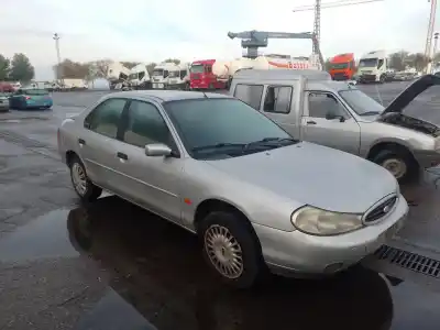 Véhicule à la ferraille FORD MONDEO BERLINA (GD)  de l'année 2000 alimenté RFN