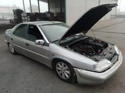 Véhicule à la ferraille CITROEN XANTIA BERLINA  de l'année 1999 alimenté RHY