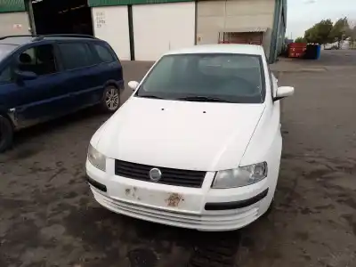 Veicolo di demolizione fiat stilo (192) 192a1000.937a7000 dell'anno 2002 alimentato 192a1000