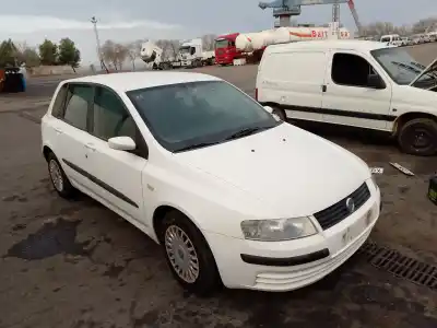 Veicolo di demolizione fiat stilo (192) 192a1000.937a7000 dell'anno 2002 alimentato 192a1000