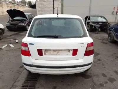 Veicolo di demolizione fiat stilo (192) 192a1000.937a7000 dell'anno 2002 alimentato 192a1000