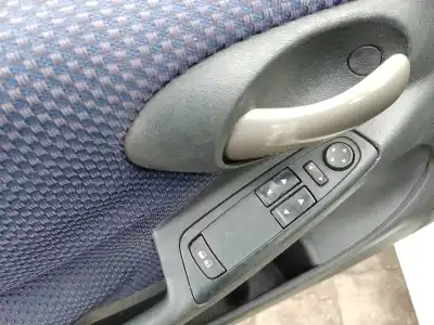 Veicolo di demolizione fiat stilo (192) 192a1000.937a7000 dell'anno 2002 alimentato 192a1000