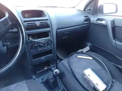 Sloopvoertuig opel astra g fastback (t98) 1.6 16v (f08, f48) van het jaar 2000 aangedreven x16xel