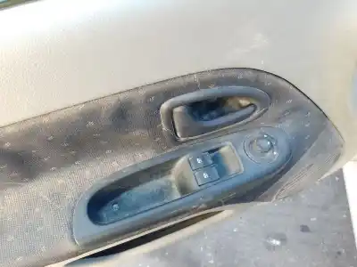 Veículo de Sucata renault clio ii (bb_, cb_) 1.2 lpg do ano 2001 alimentado d7f 764,d7f 766