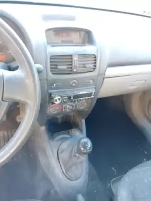 Veículo de Sucata renault clio ii (bb_, cb_) 1.2 lpg do ano 2001 alimentado d7f 764,d7f 766