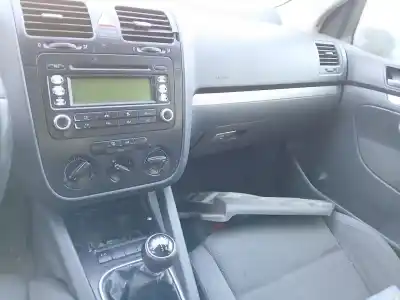 Veículo de Sucata volkswagen golf v (1k1) 1.9 tdi do ano 2005 alimentado bls