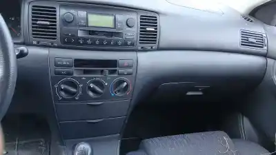 Sloopvoertuig toyota corolla compact (_e11_) 1.4 (zze111_) van het jaar 2004 aangedreven 4zz-fe