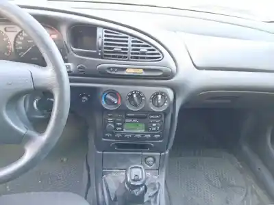 Sloopvoertuig ford mondeo ii (bap) 1.8 i van het jaar 2000 aangedreven rkf