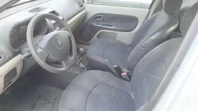 Veículo de Sucata renault clio ii (bb_, cb_) 1.2 (bb0a, bb0f, bb10, bb1k, bb28, bb2d, bb2h, cb0a,... do ano 2001 alimentado d7f g7