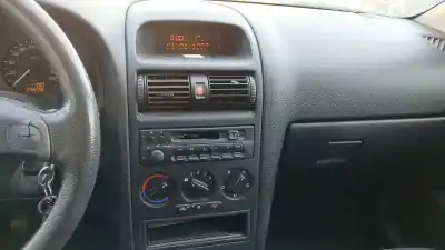 Veículo de Sucata opel astra g fastback (t98) 1.6 (f08, f48) do ano 2000 alimentado x16szr