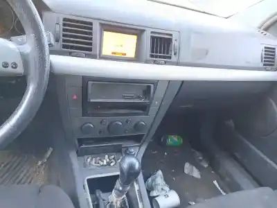 Scrapping Vehicle opel vectra c (z02) 2.2 dti 16v (f69) of the year 2003 powered y22dtr