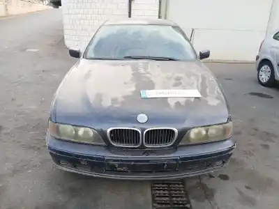 Veicolo di demolizione BMW 5 (E39) 525 D dell'anno 2002 alimentato 256D1
