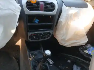 Sloopvoertuig opel corsa c (x01) 1.2 (f08, f68) van het jaar 2003 aangedreven z 12 xe