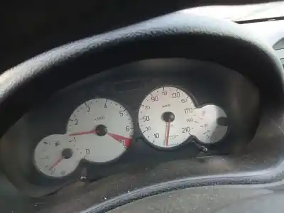 Veículo de Sucata peugeot 206 fastback (2a/c) 1.4 i do ano 2004 alimentado kfw