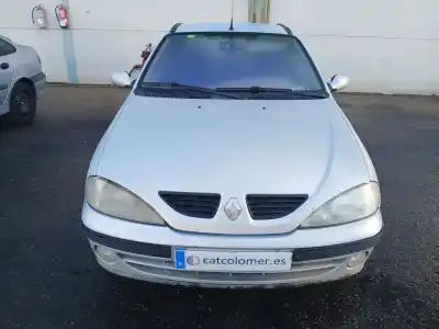 Veículo de Sucata RENAULT MEGANE I CLASSIC (LA0/1_)  do ano 2002 alimentado F9Q Q7
