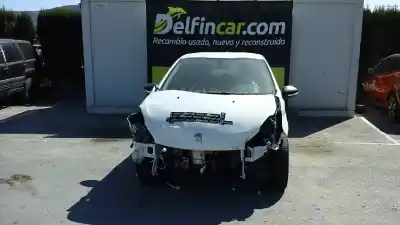 Veículo de Sucata peugeot 208 access do ano 2017 alimentado bh02